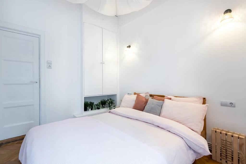 Downtown Cozy Apartment Old Town Boekarest Buitenkant foto